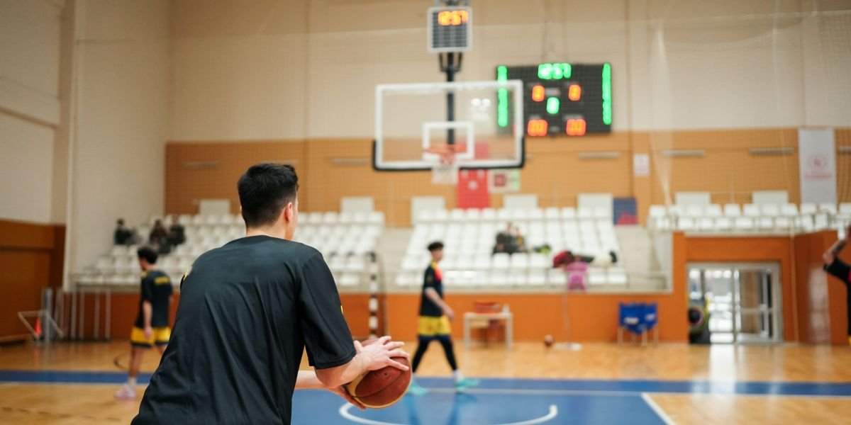 Why Late Scores Change Outcome Distribution